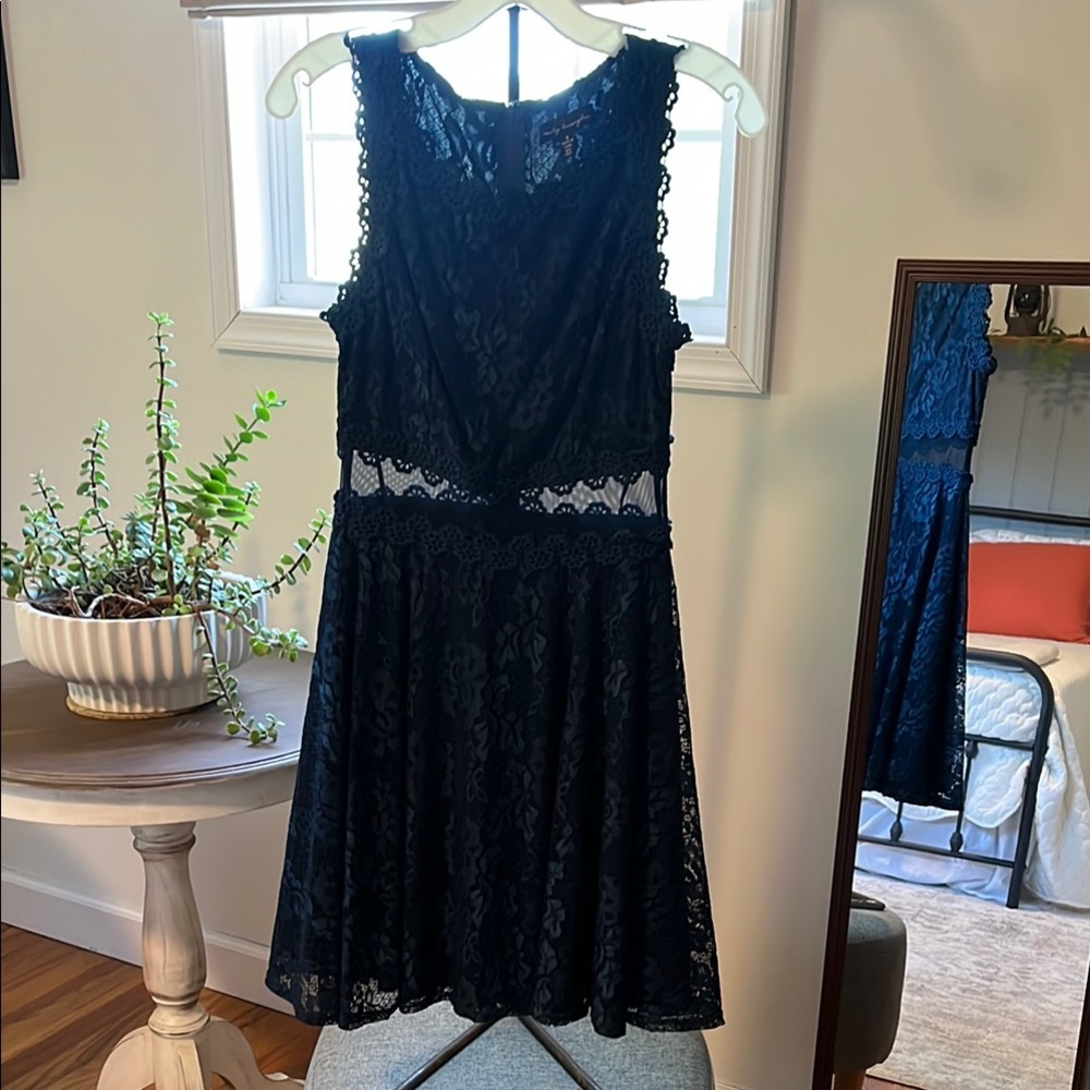 GORGEOUS Navy lace dress